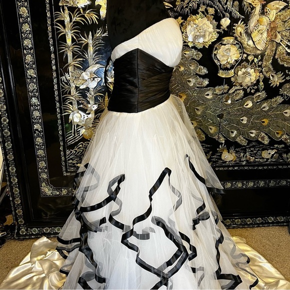 STRAPLESS White Tulle Ball Gown With Black Ribbon trim Size 12 Wedding or Prom - Picture 8 of 11
